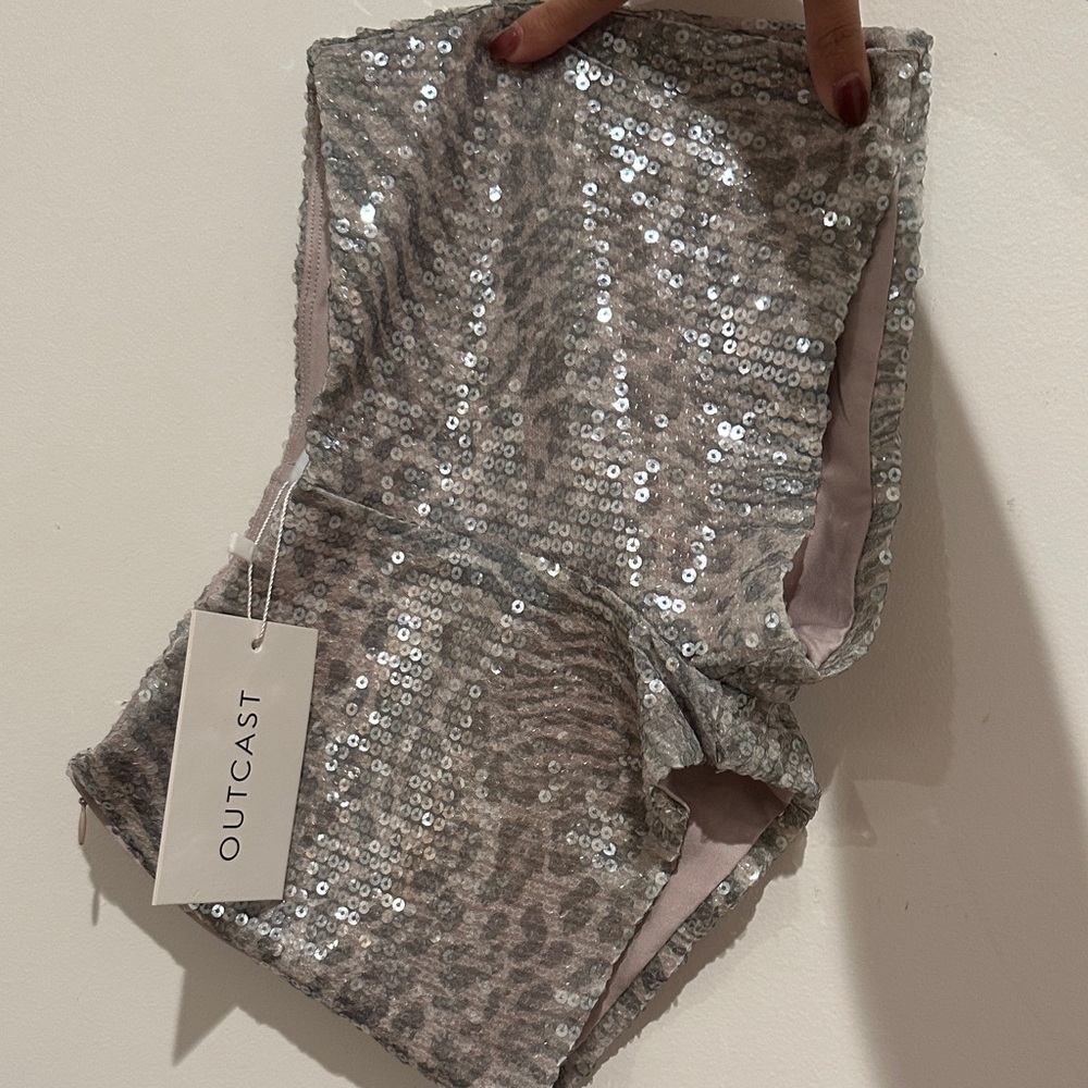 Outcast Miar Shorts Tamara Sequin